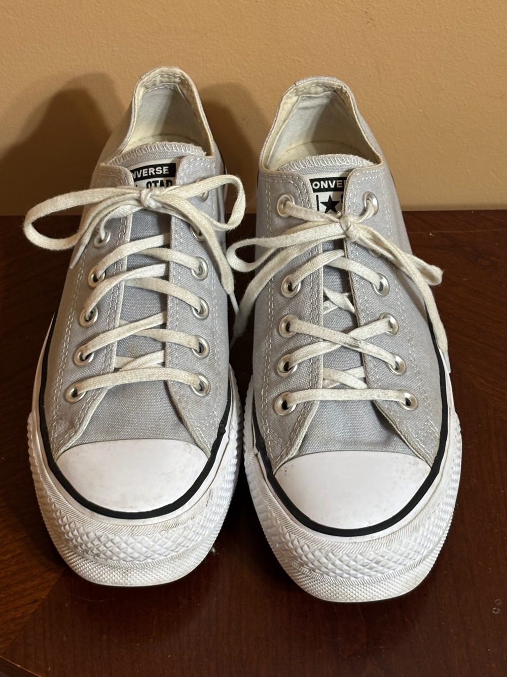 Converse Low Top Sneakers in Light Gray and White